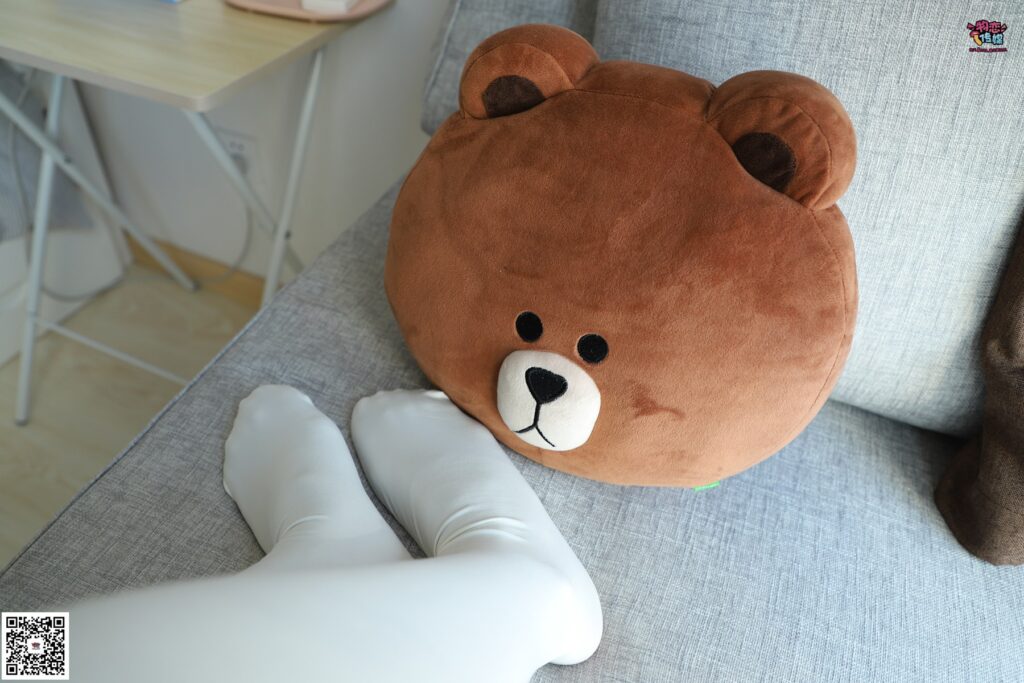 勿戀傳媒 No.006 可愛的大一小解解來啦，黑白棉襪加絲襪哦 [99P/1.07GB]插圖