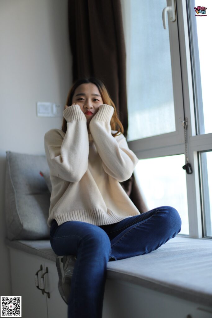 勿戀傳媒 No.006 可愛的大一小解解來啦，黑白棉襪加絲襪哦 [99P/1.07GB]插圖1