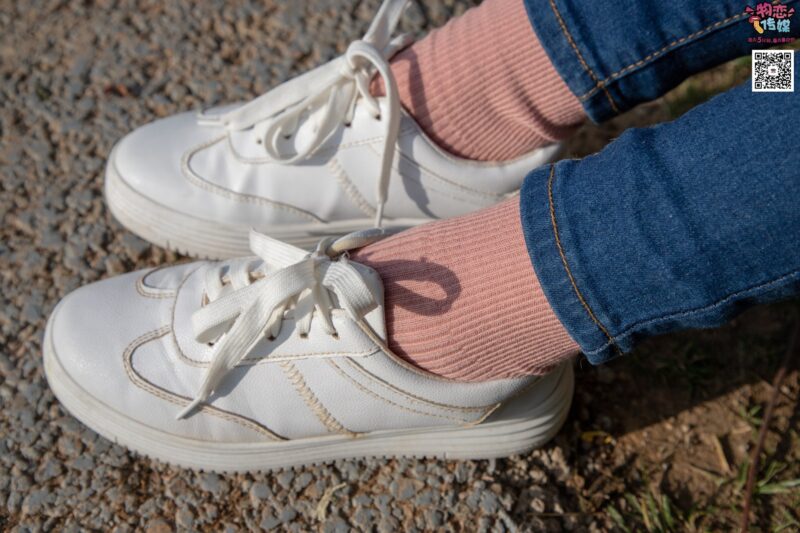 物戀傳媒 No.012 嬌小型小蘿莉哦,猜猜我多大呢,小白板鞋搭配粉色棉襪 [124P/861MB]-無(wú)料攝影圈