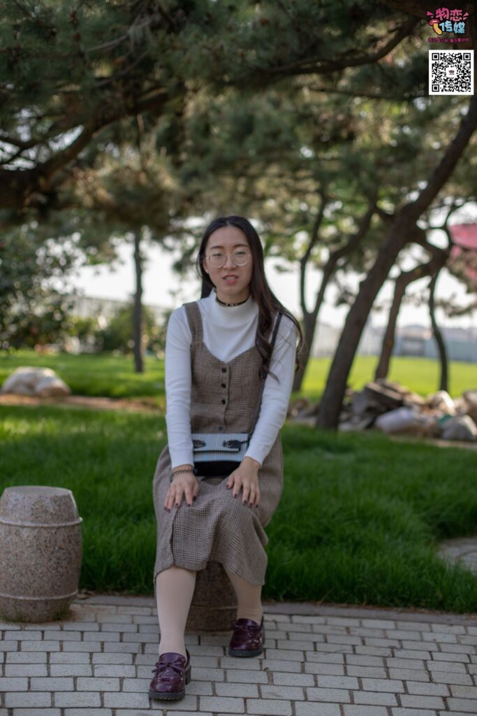 [物戀傳媒] NO.015 書香氣質(zhì)女生，肉絲搭配白棉襪 [192P/1V/1.46GB]插圖2