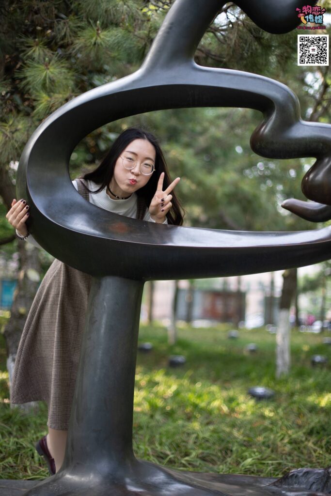 [物戀傳媒] NO.015 書香氣質(zhì)女生，肉絲搭配白棉襪 [192P/1V/1.46GB]插圖1