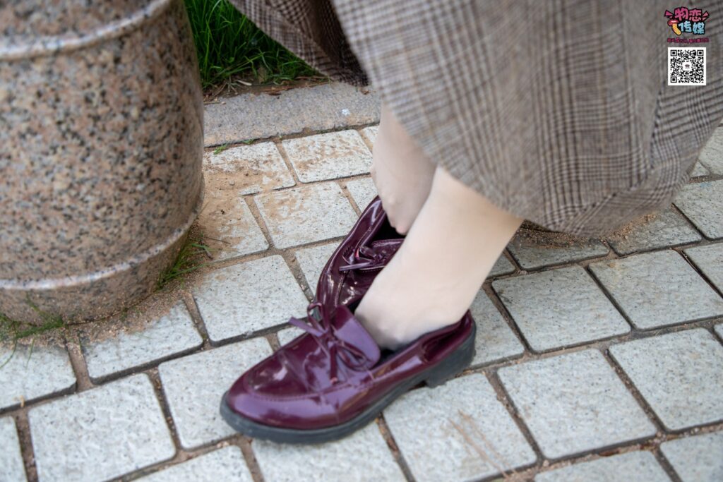 [物戀傳媒] NO.015 書香氣質(zhì)女生，肉絲搭配白棉襪 [192P/1V/1.46GB]插圖3