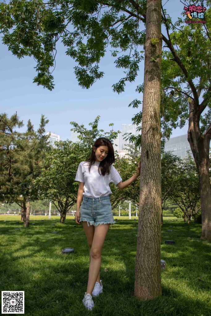 [物戀傳媒] NO.022 美,從未如此簡單.白色復(fù)古跑鞋搭配短筒白棉襪和船襪 [274P/1V/2.79GB]插圖1