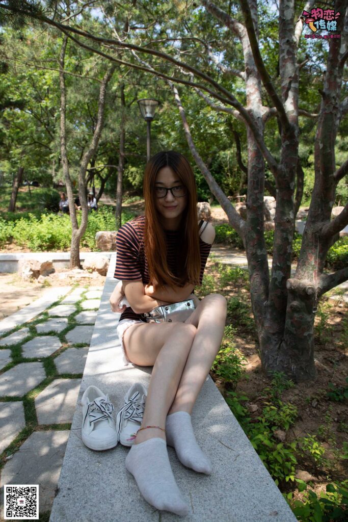 物戀傳媒 No.023 腿長(zhǎng)即正義！清純長(zhǎng)腿小姐姐帆布鞋配短棉襪 [235P/1V/2.68GB]插圖