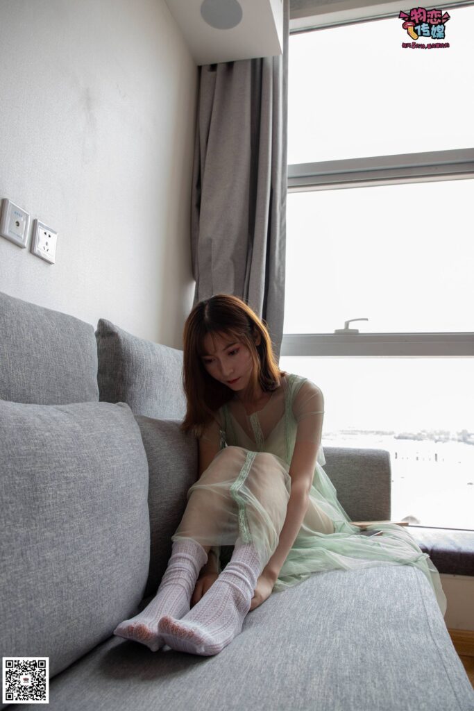 勿戀傳媒 No.025 密桃成熟時(shí),嫩綠紗裙搭配白色蕾SI襪,青澀又撩人 [211P/1V/2.29GB]插圖