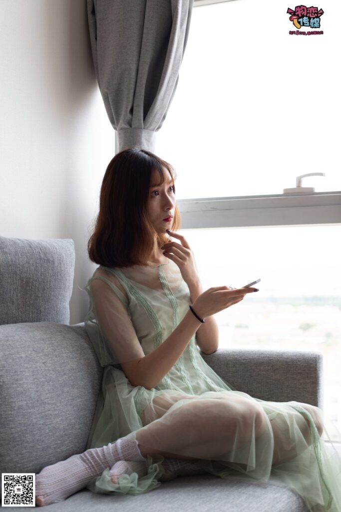 勿戀傳媒 No.025 密桃成熟時(shí),嫩綠紗裙搭配白色蕾SI襪,青澀又撩人 [211P/1V/2.29GB]插圖1