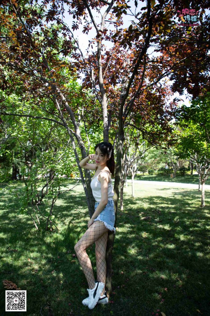 物戀傳媒 NO.026 白T恤搭配黑色漁網(wǎng)襪,清純與性感的激情碰撞[181P/1V/2.25GB]插圖