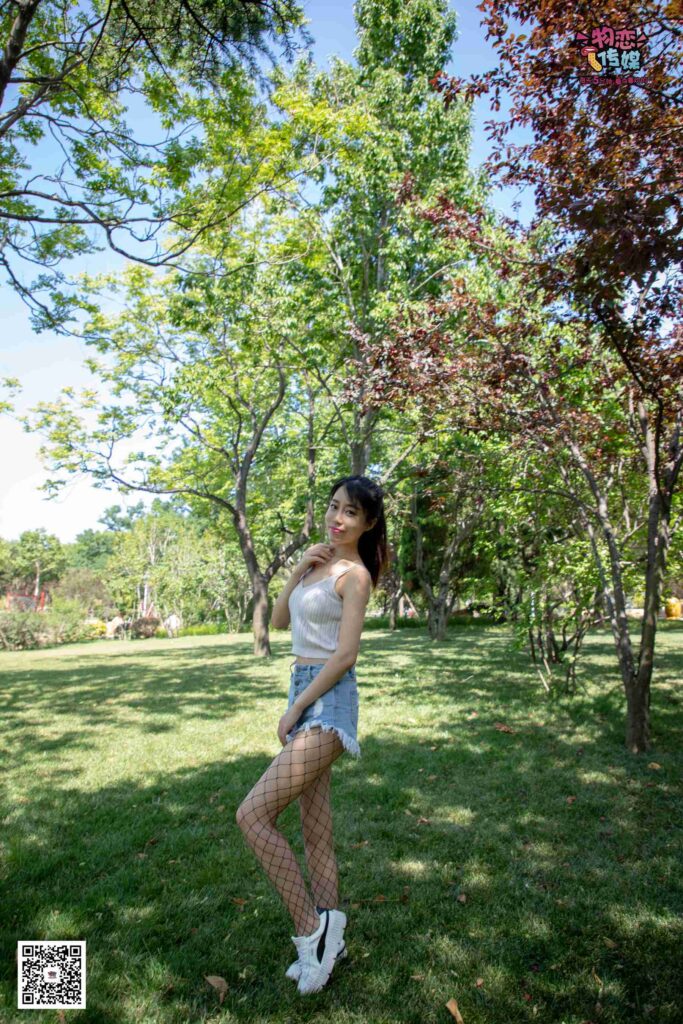 物戀傳媒 NO.026 白T恤搭配黑色漁網(wǎng)襪,清純與性感的激情碰撞[181P/1V/2.25GB]插圖3