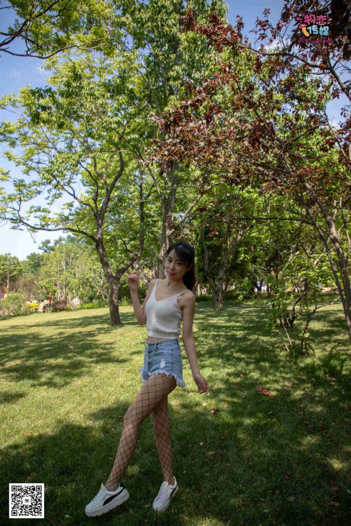 物戀傳媒 NO.026 白T恤搭配黑色漁網(wǎng)襪,清純與性感的激情碰撞[181P/1V/2.25GB]插圖2