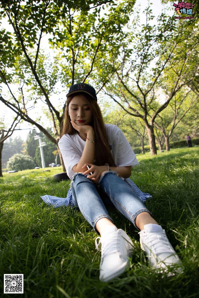 物戀傳媒 No.027 棒球帽白色板鞋藏棉襪,清純運動美少女,今日份的網(wǎng)紅小姐姐請收下 [192P/1V/2.48GB]插圖2