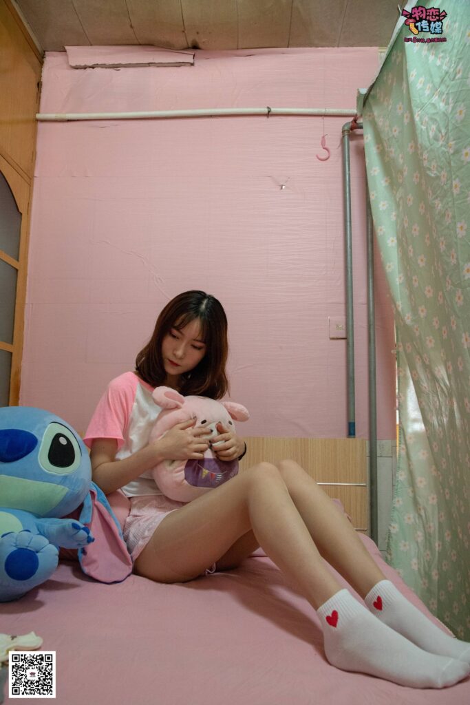 物戀傳媒 NO.028 送你我的心,探秘貓耳閨房,純棉睡衣搭配肉絲和愛(ài)心棉襪[281P/1V/4.90GB]插圖2