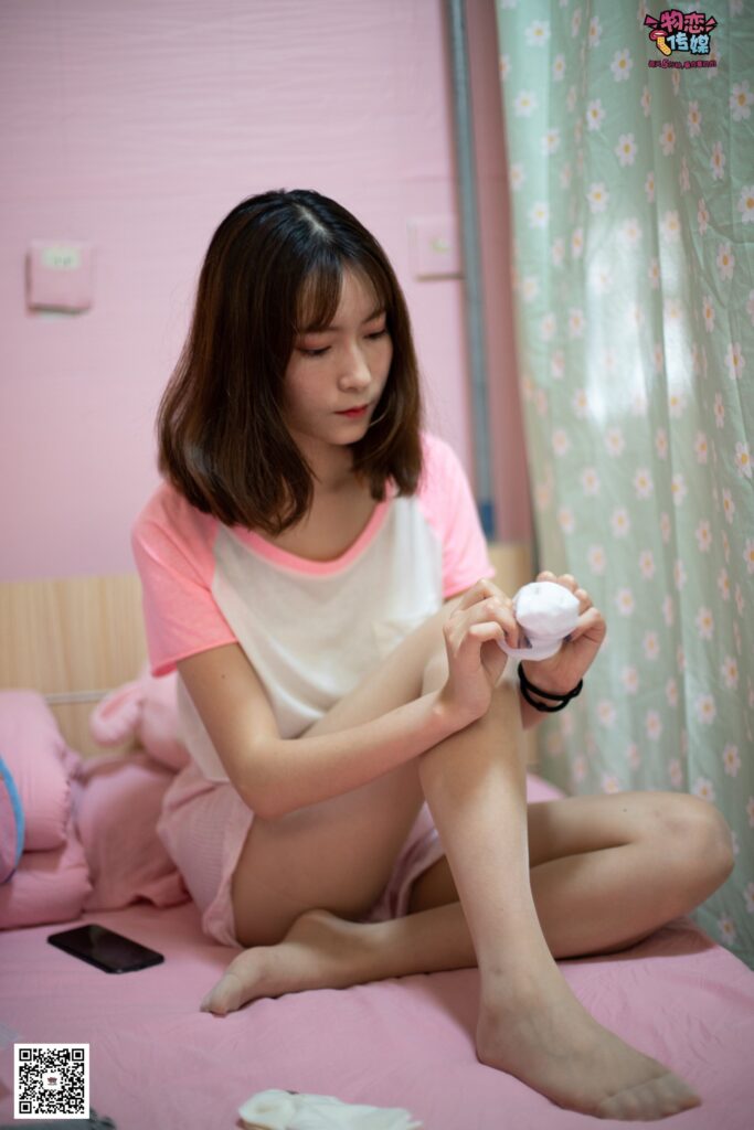 物戀傳媒 NO.028 送你我的心,探秘貓耳閨房,純棉睡衣搭配肉絲和愛(ài)心棉襪[281P/1V/4.90GB]插圖1