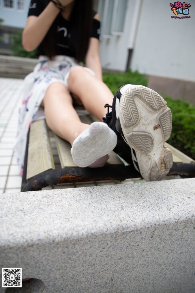 勿戀傳媒 No.029 00后大二大眼睛女生哦。肉絲和小腳丫登場[154P/852MB]插圖2