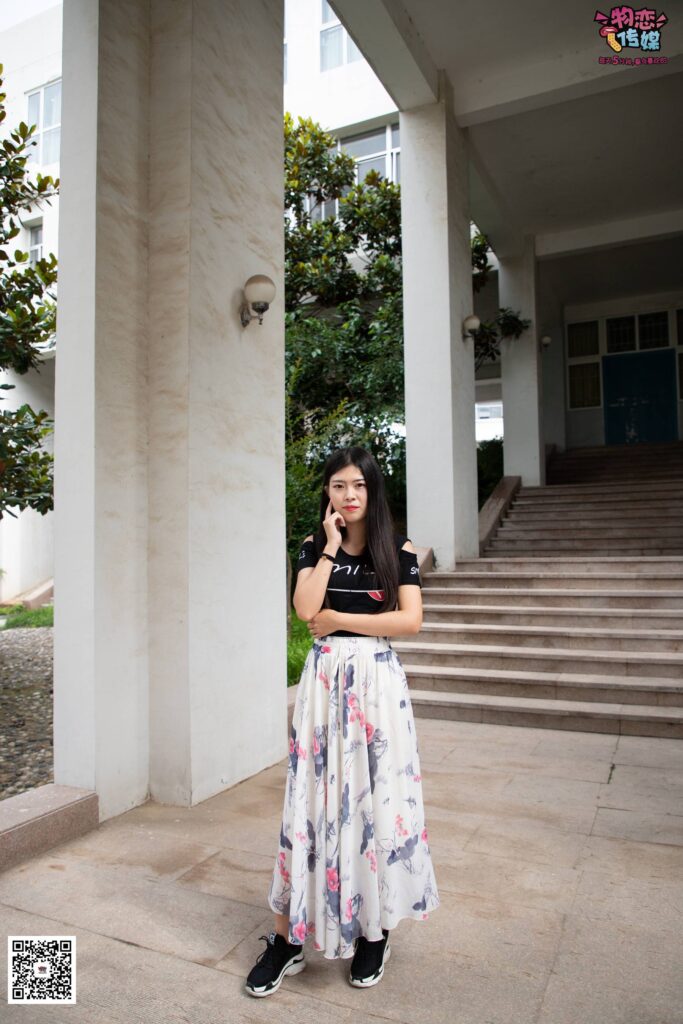 勿戀傳媒 No.029 00后大二大眼睛女生哦。肉絲和小腳丫登場[154P/852MB]插圖1