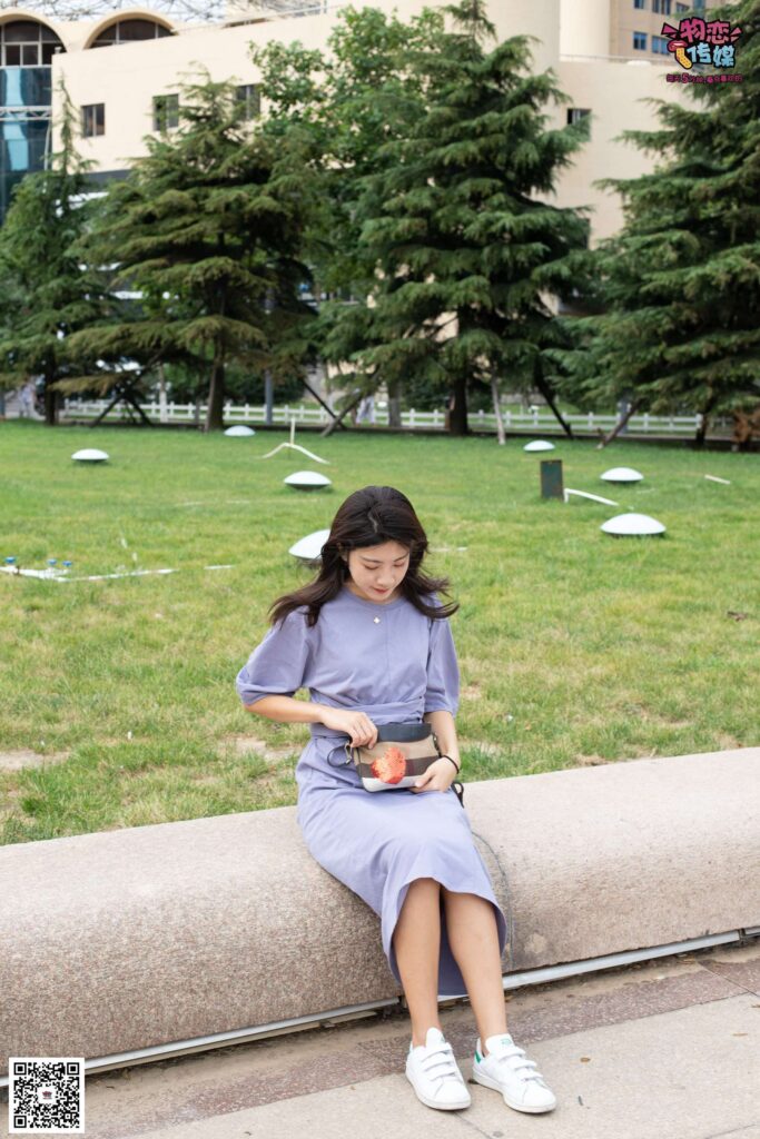 物戀傳媒 No.043 湛藍(lán)連衣裙搭配板鞋船襪,知性混搭自然美,耐克板鞋搭配白色船襪 [187P/1V/1.28GB]插圖2