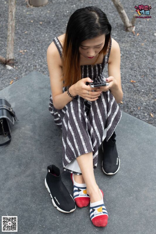 物戀傳媒 No.048 潮不潮,先看腳,潮妹駕馭襪子鞋,街拍也要不服輸~可愛小棉襪 [149P/1V/1.05GB]-無料攝影圈