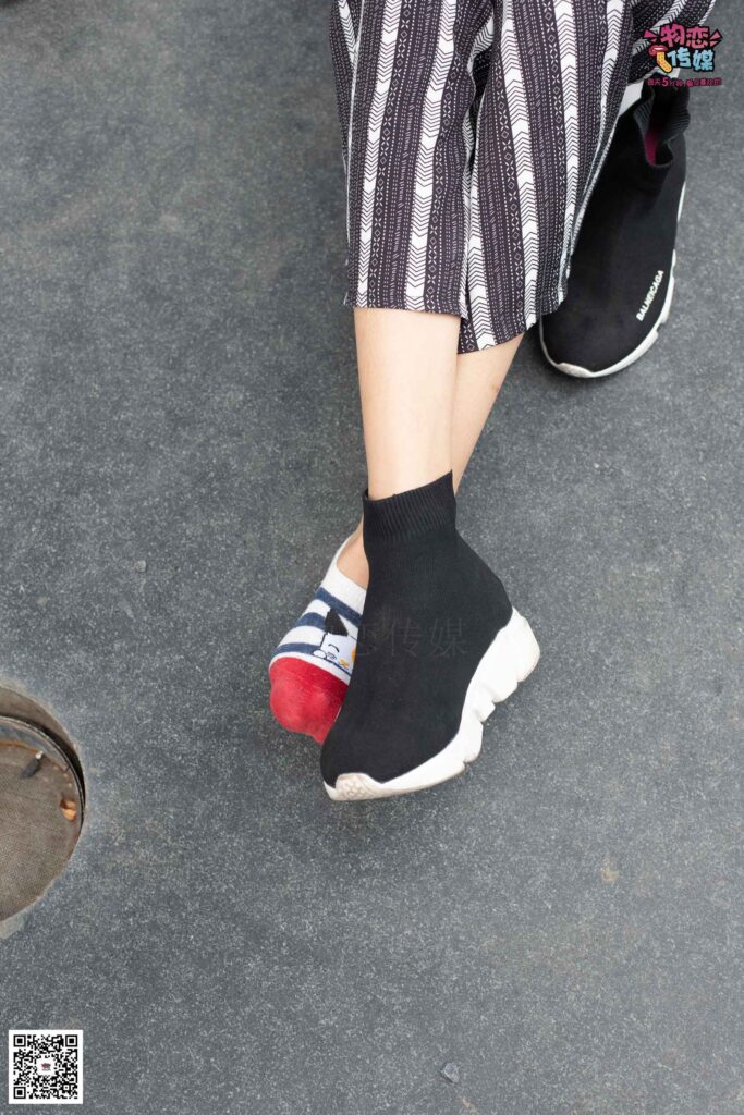 物戀傳媒 No.048 潮不潮,先看腳,潮妹駕馭襪子鞋,街拍也要不服輸~可愛小棉襪 [149P/1V/1.05GB]插圖3