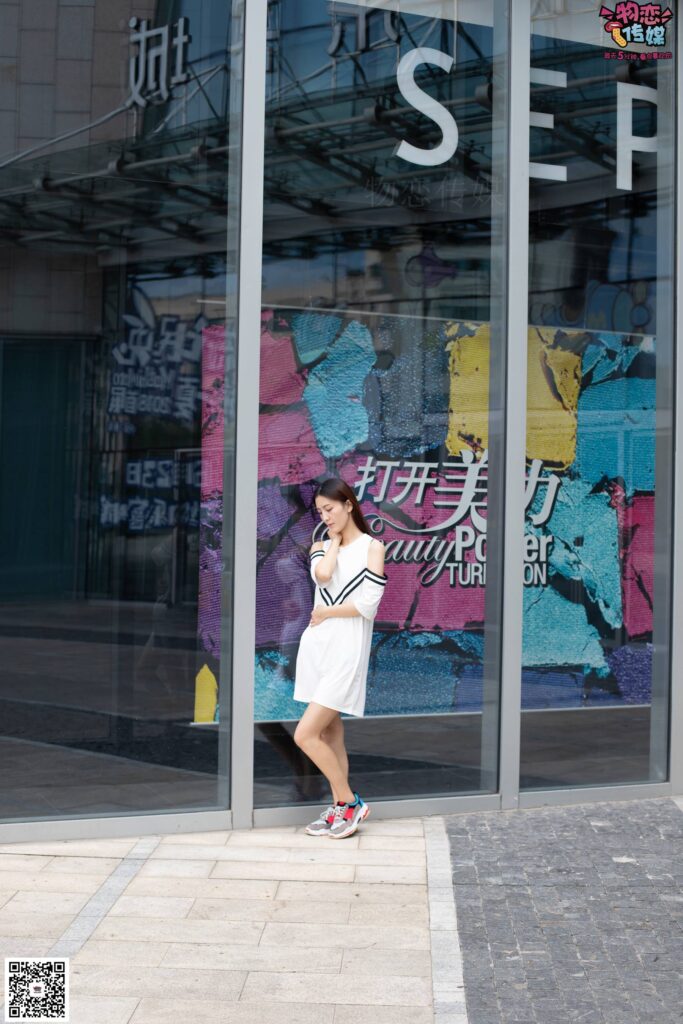 物戀傳媒 No.049 露肩連衣裙搭配撞色老爹鞋，搭配粉色短棉襪 [126P/1V/1.07GB]插圖