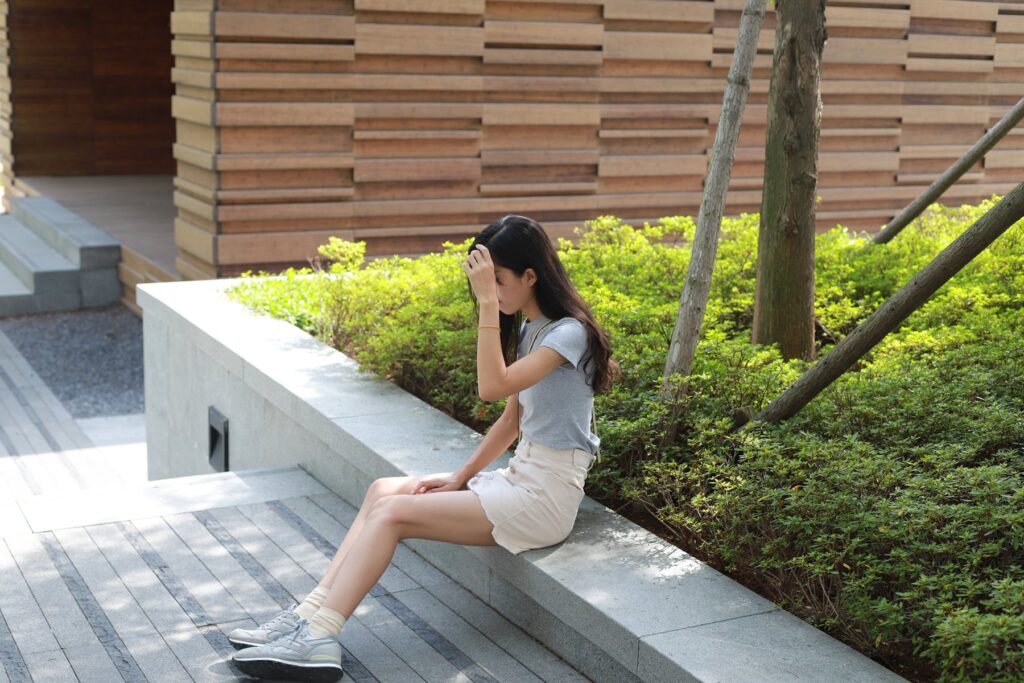 勿戀傳媒 No.050 待我長(zhǎng)發(fā)及腰,只為你的微笑,灰色NB配淺黃棉襪 [145P/1V/1.55GB]插圖2