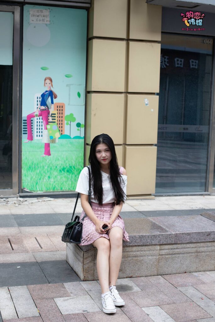 物戀傳媒 No.51 俏皮露肩T恤搭配粉色小短裙,白色板鞋配白色斑點(diǎn)襪 [148P/V/1.10GB]插圖1