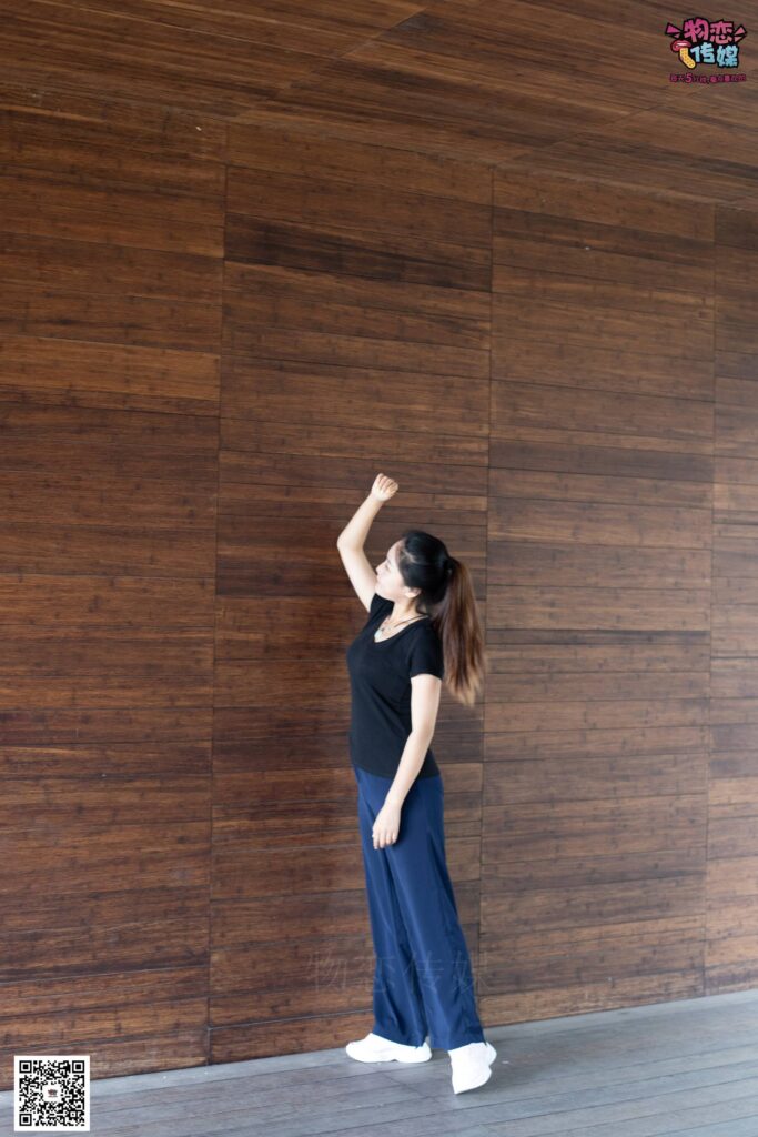 物戀傳媒 No.053 些許肉感，很多性感~粉色小跑鞋配黑色船襪 [124P/1V/938MB]插圖