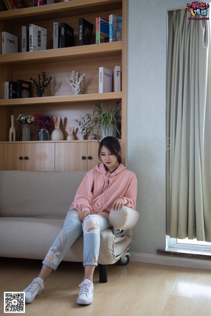 物戀傳媒 No.071 可愛小姐姐搭配白色nike板鞋 [171P/1V/1.40GB]插圖1