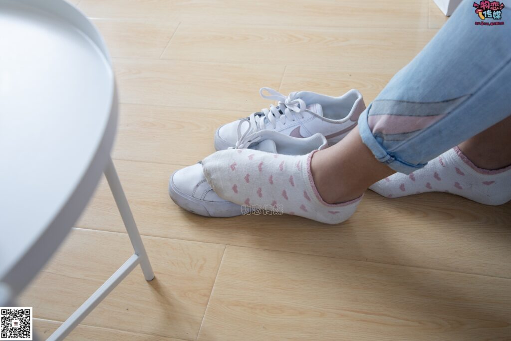 物戀傳媒 No.071 可愛小姐姐搭配白色nike板鞋 [171P/1V/1.40GB]插圖3