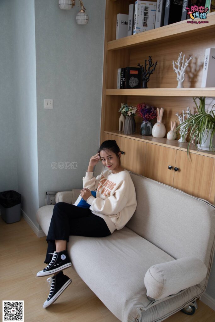 物戀傳媒 No.075 嵐嵐-語(yǔ)笑嫣然，隔壁班女同學(xué)感覺(jué)。 [160P/1V/1.03GB]插圖1