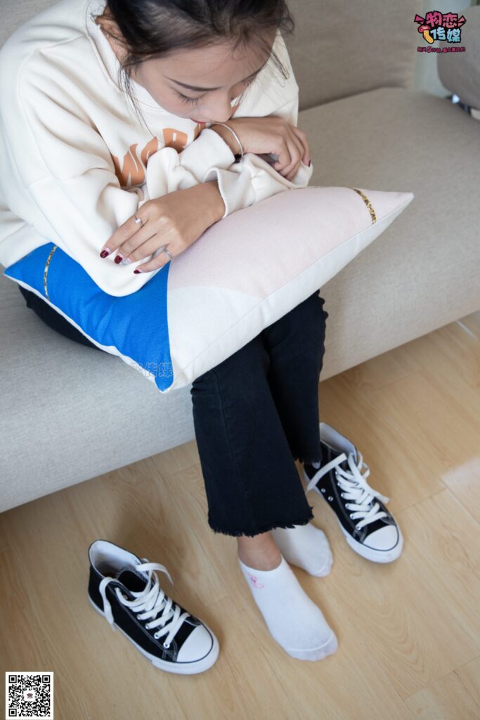 物戀傳媒 No.075 嵐嵐-語(yǔ)笑嫣然，隔壁班女同學(xué)感覺(jué)。 [160P/1V/1.03GB]插圖3