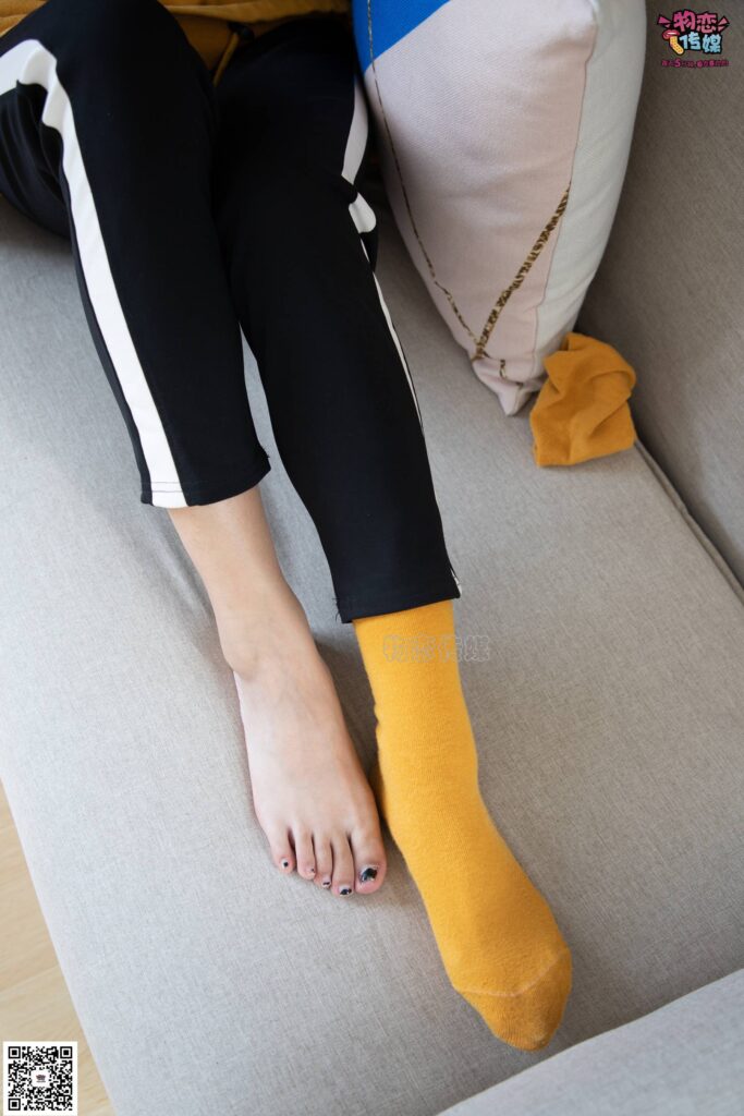 物戀傳媒 NO.083 思薇 暖黃色棉襪與馬丁靴 [142P/1V/910MB]插圖1
