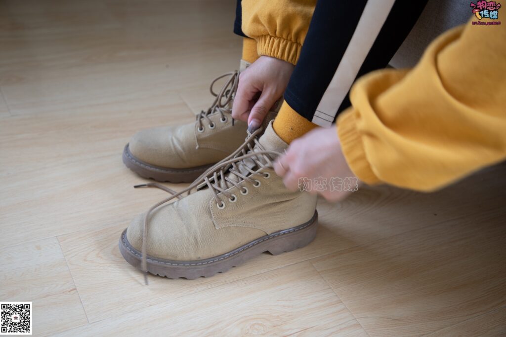 物戀傳媒 NO.083 思薇 暖黃色棉襪與馬丁靴 [142P/1V/910MB]插圖2