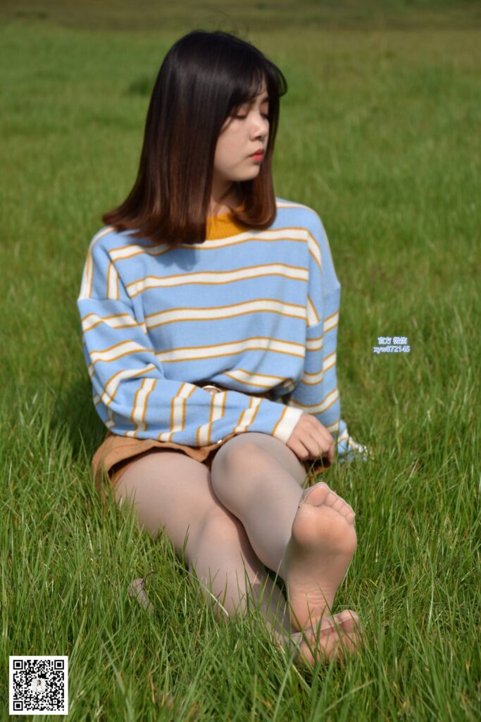 大生模拍 No.018 欣欣-青青芳草地 悠悠絲襪情 [49P/202MB]插圖2
