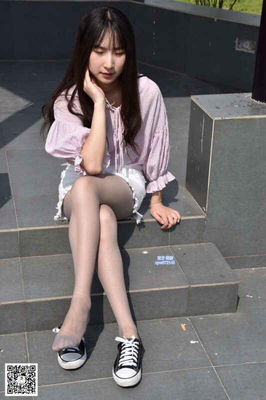 大生模拍 No.020 琦琦-天氣好晾晾絲襪腳 [80P/332MB]-無料攝影圈