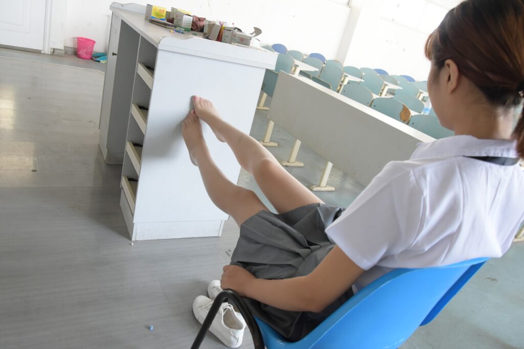 大生模拍 No.042 圓圓-教室小白鞋 [22P/104MB]插圖1