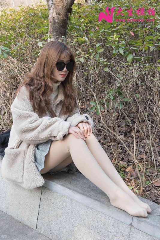 大生模拍 No.111 嬌嬌 戶外光腿神器 [39P/1V/290MB]-無料攝影圈