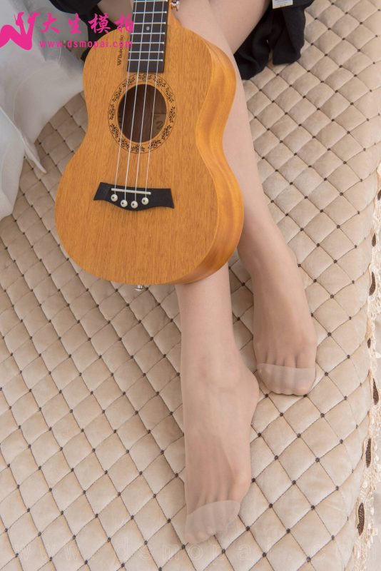 大生模拍 No.121 珊珊 肉絲彈奏小吉他 [58P/1V/412MB]-無料攝影圈