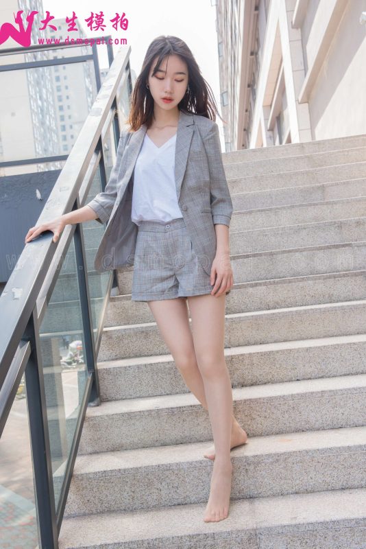 大生模拍 No.123 小鹿 街拍職業(yè)套裝 [50P/1V/376MB]-無料攝影圈