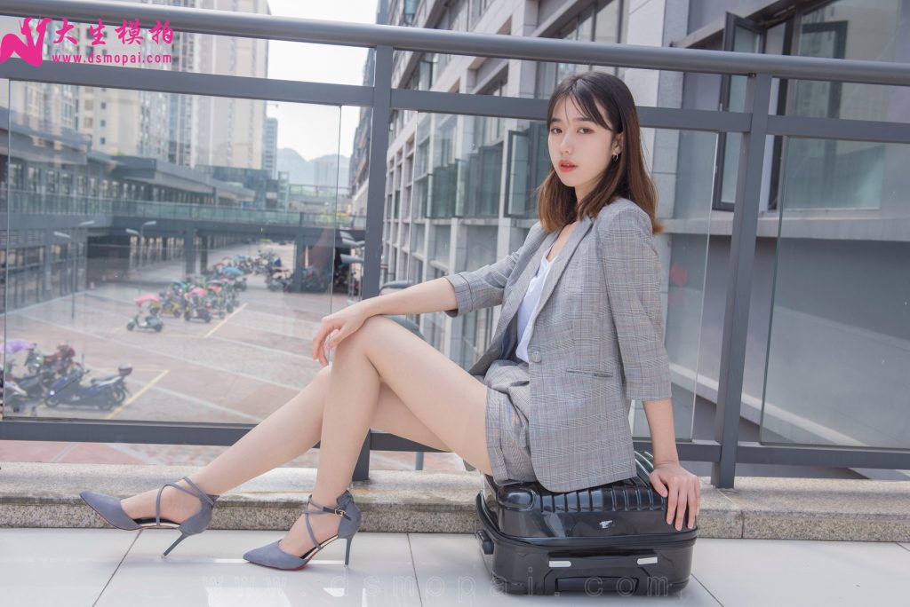 大生模拍 No.123 小鹿 街拍職業(yè)套裝 [50P/1V/376MB]插圖3