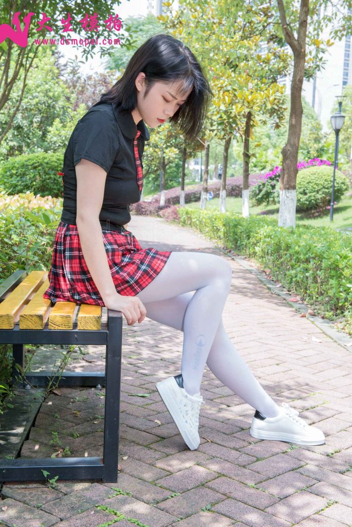 大生模拍 No.130 小雅 綠色陽(yáng)光下的白絲 [55P/1V/525MB]插圖1