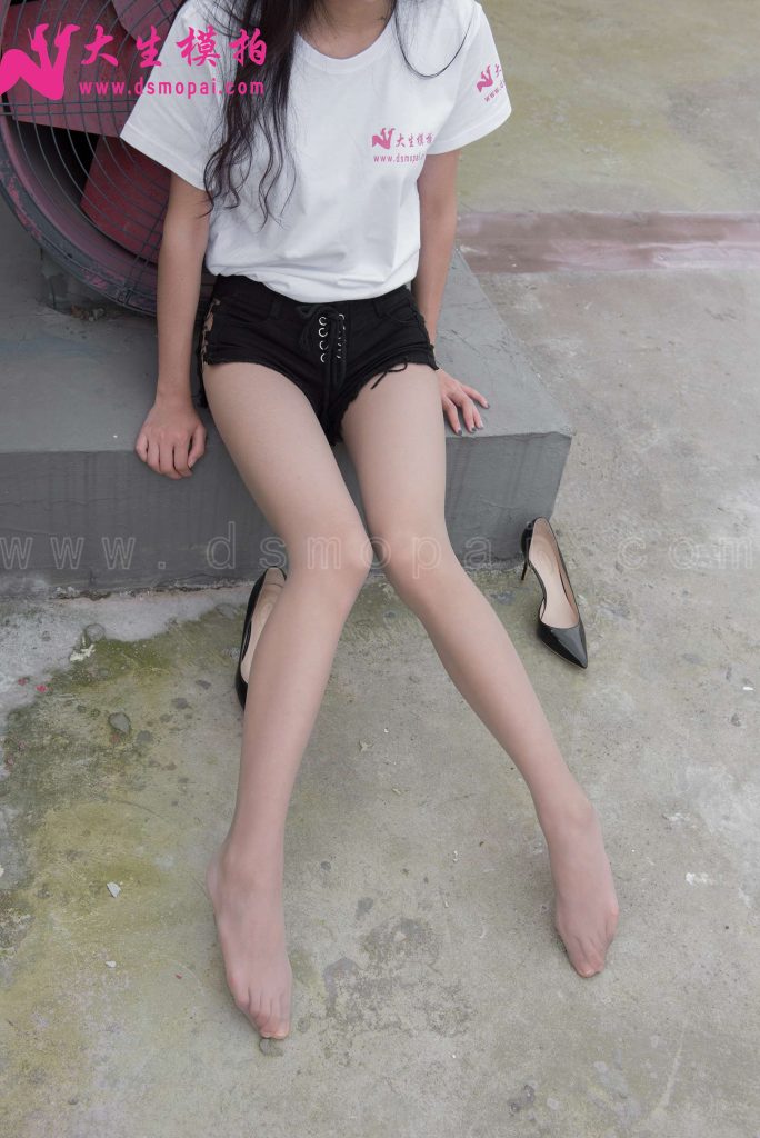 大生模拍 No.134 小柒 短褲里，只穿了絲 [80P/1V/670MB]插圖
