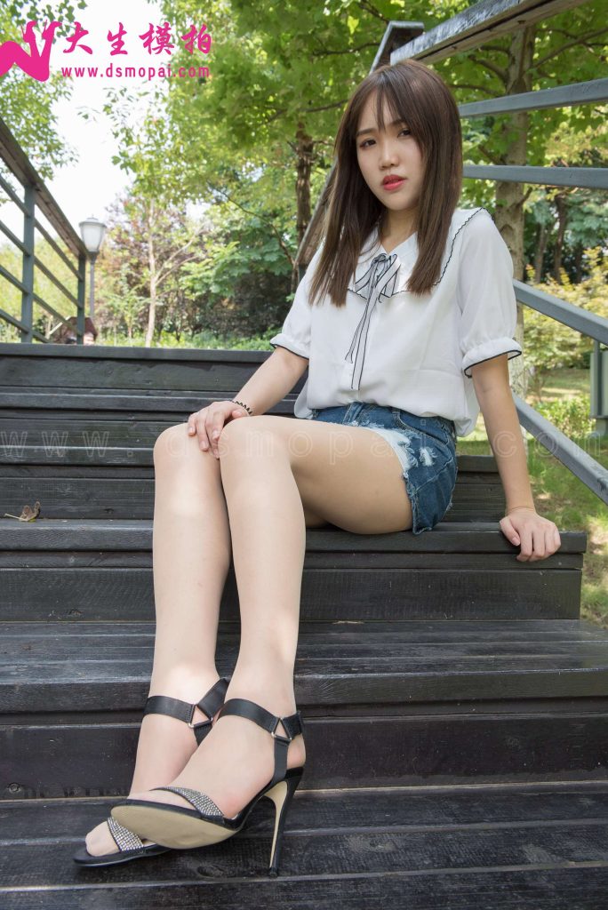 大生模拍 No.137 婉菱 公園里的短裙肉絲 [54P/1V/506MB]插圖2