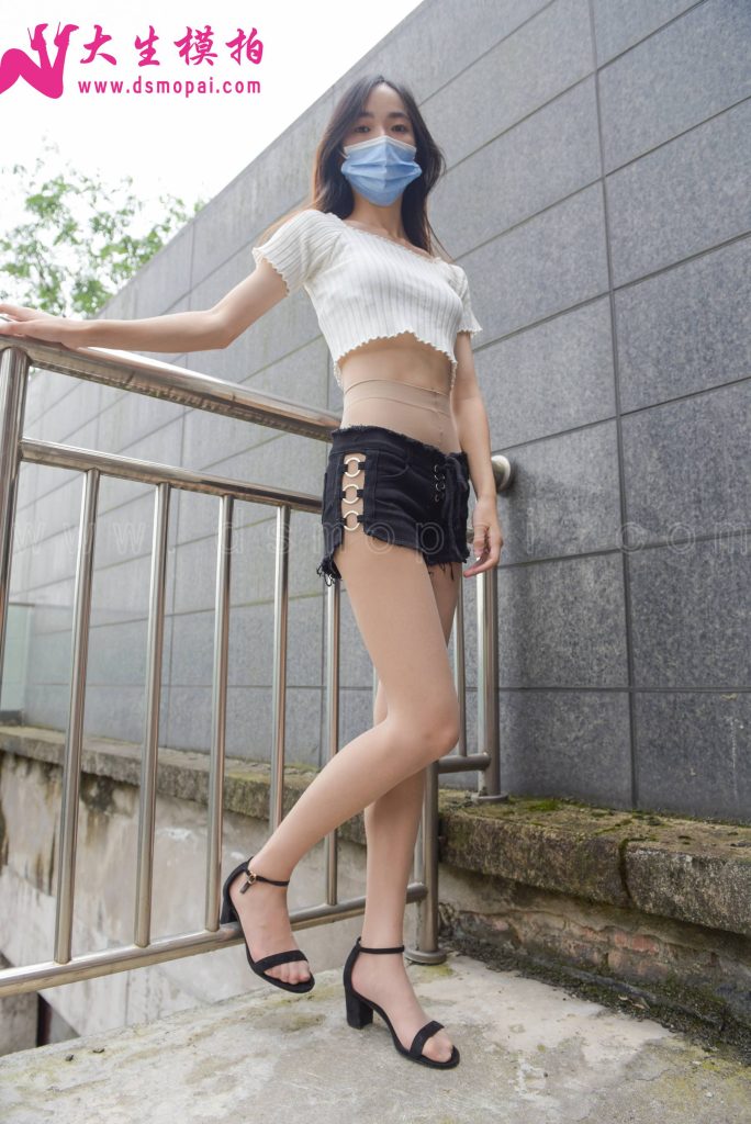 大生模拍 No.192 詩雨 短褲里的無內(nèi)絲 [51P/1V/651MB]插圖3