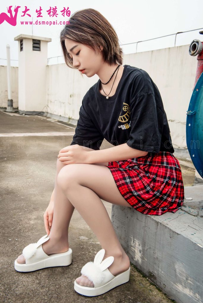 大生模拍 NO.214 小小 天臺美足 [49P/1V/614MB]插圖2