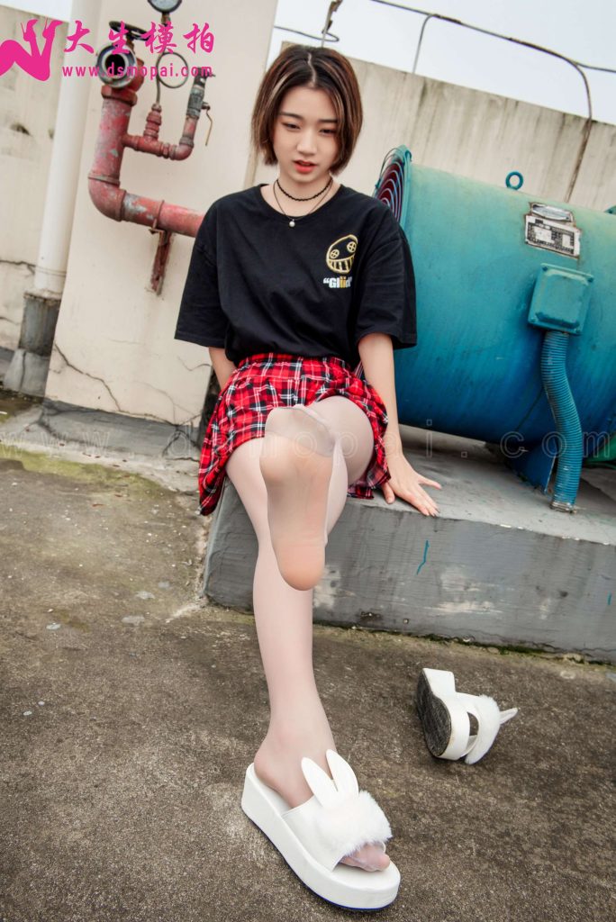 大生模拍 NO.214 小小 天臺美足 [49P/1V/614MB]插圖3