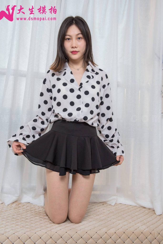 大生模拍（一元區(qū)）玩平板的絲襪腳[50P/280M]插圖