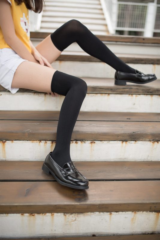 風(fēng)之領(lǐng)域精品寫真@No.002 戶外短褲黑絲 [49P/107MB]-無料攝影圈