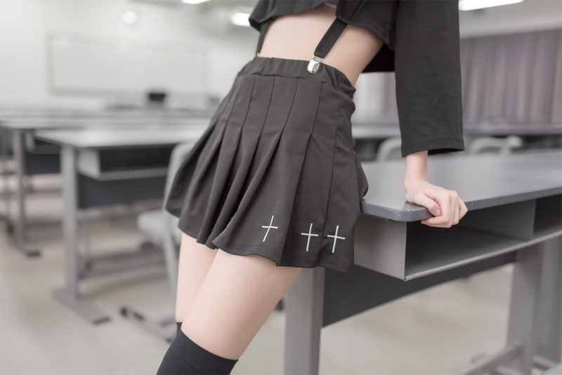 風(fēng)之領(lǐng)域精品寫真@No.011 教室里的黑絲美少女 [50P/79.5MB]-無料攝影圈