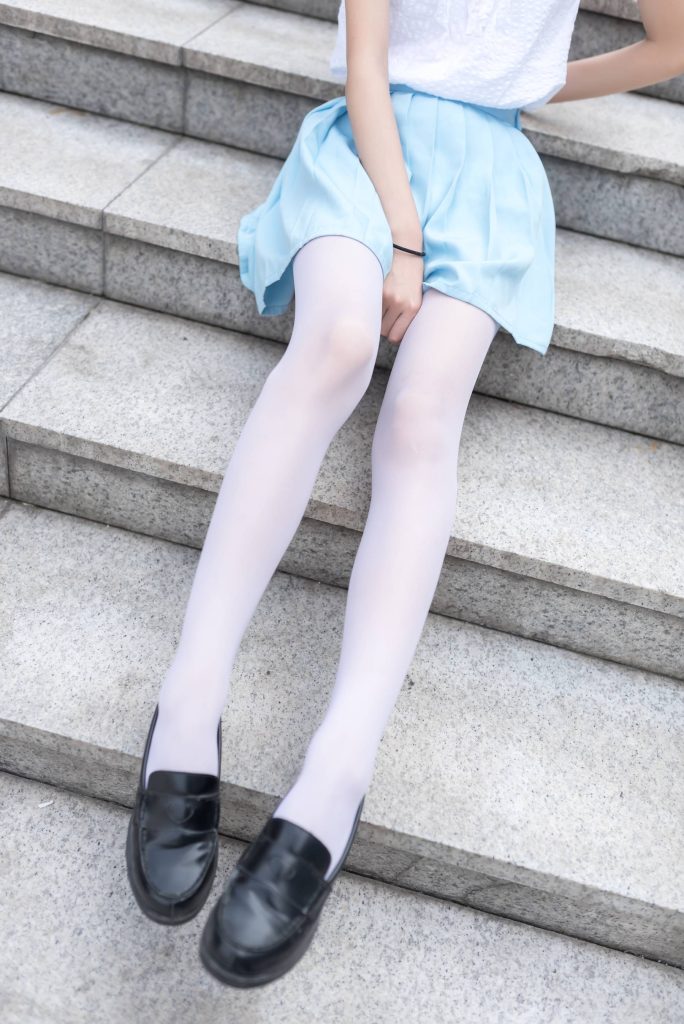 風(fēng)之領(lǐng)域精品寫真@No.028 藍(lán)短裙的白絲姐姐 [50P/181MB]插圖3