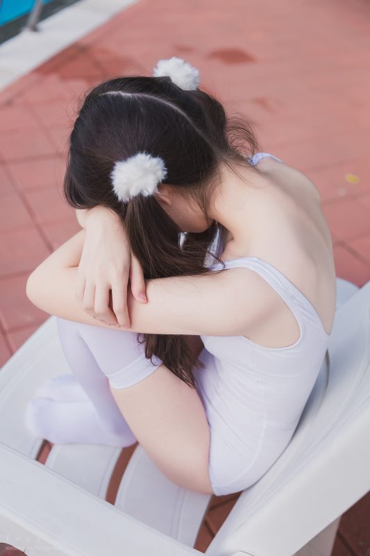 風(fēng)之領(lǐng)域精品寫真@No.053 泳池邊的長腿MM [29P/41.5MB]-無料攝影圈