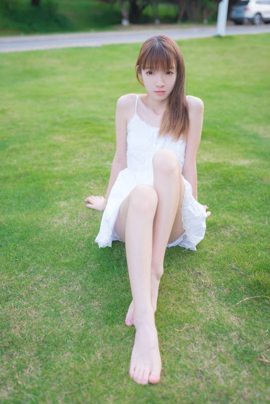 風(fēng)之領(lǐng)域精品寫真@No.056 草坪上青純的學(xué)妹 [50P/229MB]-無料攝影圈